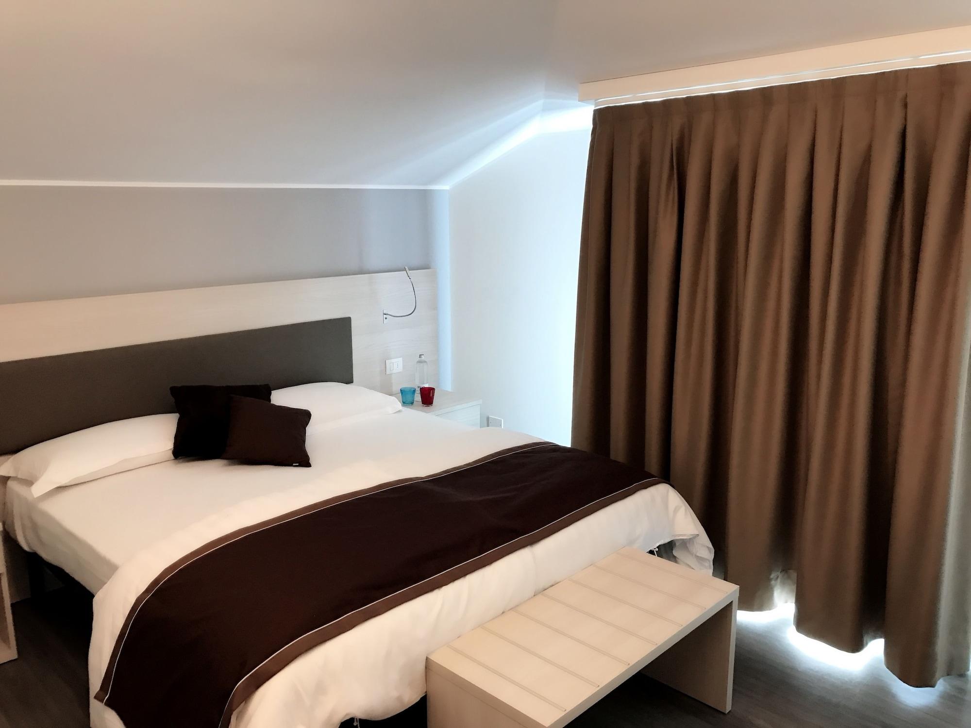 Hotel Dogana Сирмионе Екстериор снимка