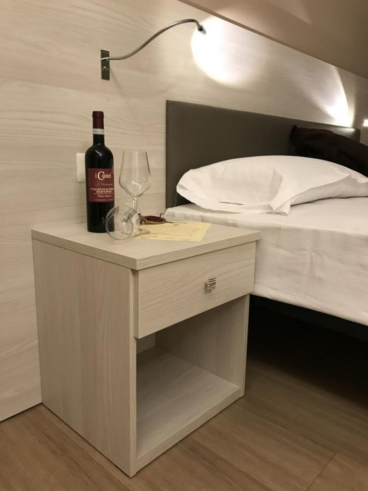 Hotel Dogana Сирмионе Екстериор снимка