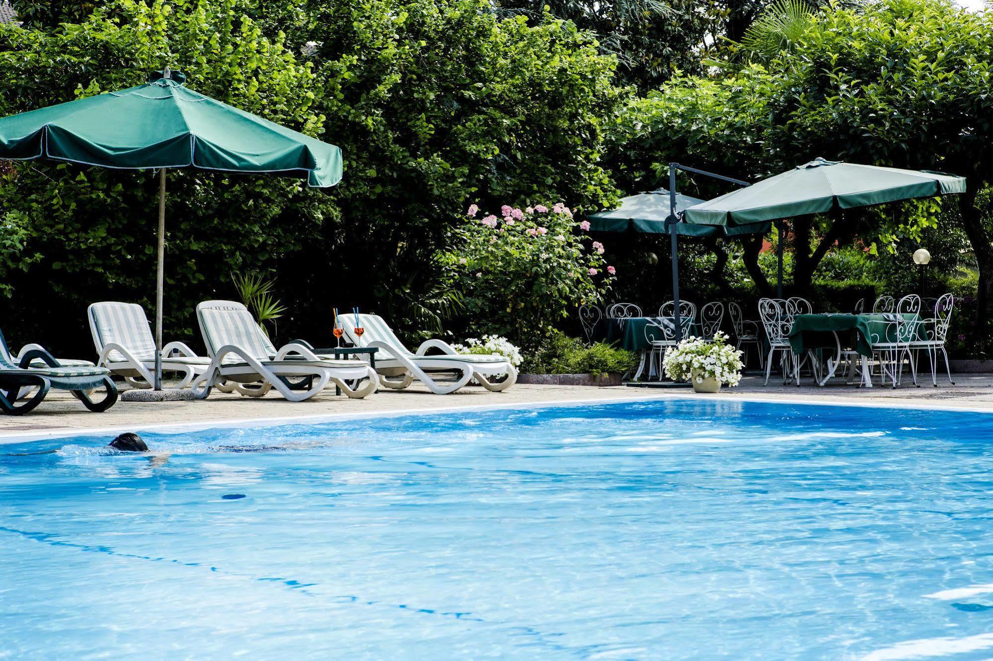 Hotel Dogana Сирмионе Екстериор снимка