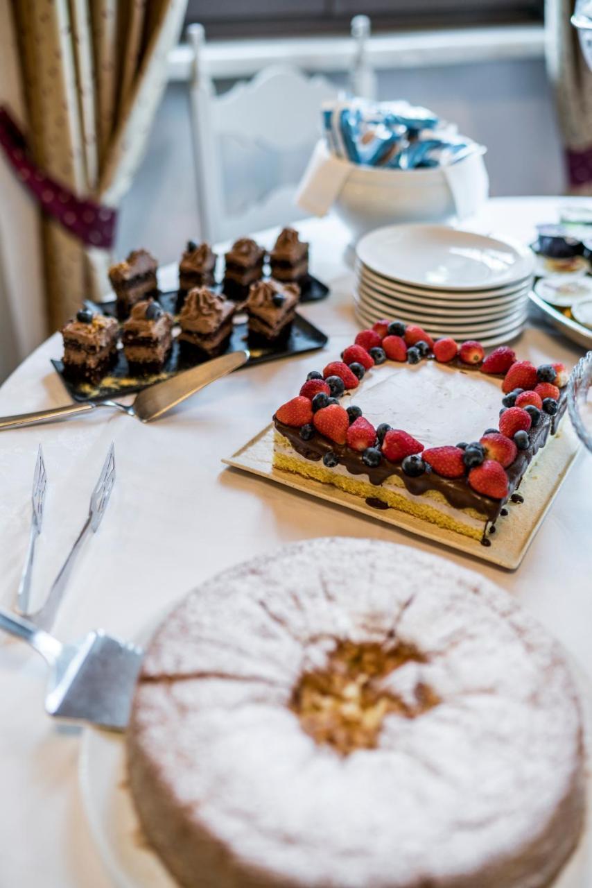 Hotel Dogana Сирмионе Екстериор снимка